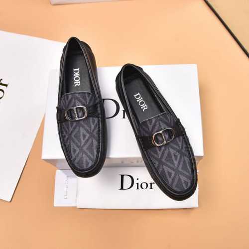 羊里 品质 DIOR 迪奥最新报到 实拍爆卖豆豆鞋DIOR 新款豆豆鞋比利时籍设计师Martin Margiela出任古奇鞋履设计师 y魅力十足 奢华风格绅士鞋