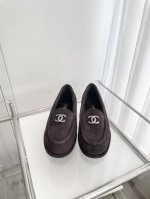 小香2024秋季新品 ～～～独家推荐，市场最高版～～～原版面料、原版1：1定制，非市场普通版本。 面料：麂皮 大底：意大利皮底 码数：35-39