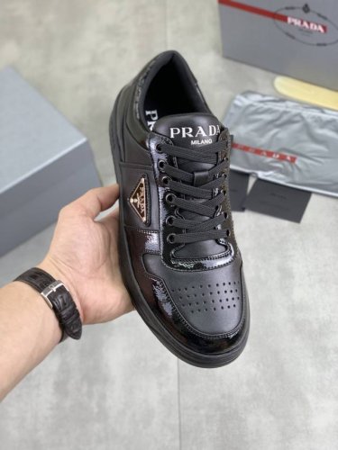 工厂p价p 实价 高品质牛里 prada 普拉达经典款男鞋官网最新款上市了1：1复制，香港同步，走秀同台；全部采用小牛皮进口牛皮内里、橡胶大底原版防滑耐磨；着脚