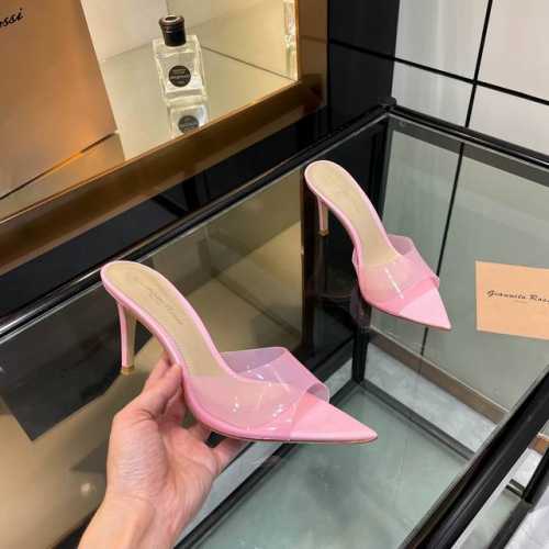 gianvito rossi 2025新款拖鞋原版开发顶级版本代购品质这双尖头高跟漆皮树叶装饰女凉鞋，宛如夏日里的一首优美诗篇。尖头设计优雅迷人，凸显脚部线条的