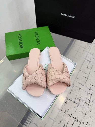 Bottega Venetabv Blink系列纽结编织饰带平底拖鞋 Ins 小红书巨多网红明星上身 真的太美了高级穿着又仙女 简约时髦又有设计感而且非常非常好