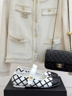 厂价 chane* 小香25p新品经典 双C书包扣玛丽珍单鞋 对它一见钟情 不夸张哦 这大概就是小香的魅力 总是很懂女生 虽然看上去很冷但配上黑丝袜特有感觉 是