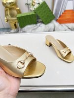 出厂价:橡胶底 顶级版本真皮大底 Gucci 古驰5春夏新款，经典饰扣圆头平底粗跟拖鞋，这G家系列高跟拖鞋太好看了，高端必入款～ 双G经典扣上脚太好看了，气质款