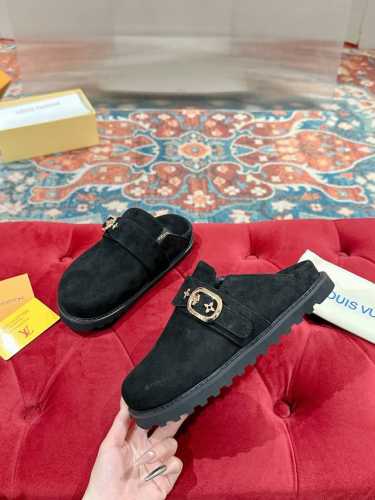 女 男 LV 路易威登 24 秋冬新品 专柜主打最新款 老花面包穆勒羊毛拖鞋硬货上新代购级别！高级感十足！国内外博主刷爆的一款，复古又时髦 上脚美炸了！官网主推