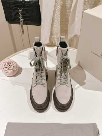 市场最高品质 独家款2024最新款 短靴 Brunellocucinelli 源自乐福鞋的经典灵感定义了这款新胶底鞋的现代优雅风格。珍贵的进口小牛京皮上展现着别 - 点击图像关闭