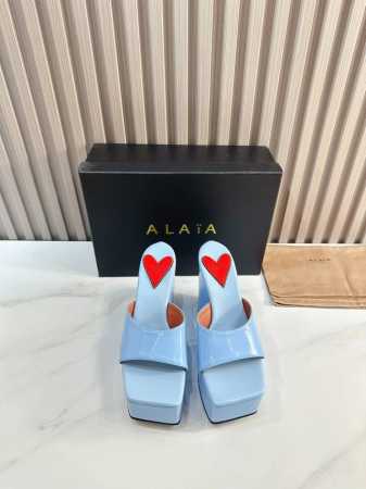 出厂 精致优雅的同时，还具有时髦感，穿上它休闲日常与与高级奢华驾驭自如，上脚真的太爱啦，太美了巨舒服 ★面料：漆皮 内里：羊皮 鞋底：原版原色橡胶大底 优雅风格 - 点击图像关闭