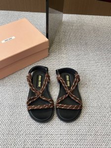 Miumiu 缪缪 25Ss春夏 罗马凉鞋华丽上新 夏季百搭款上脚显白 怎么穿都好看今夏时髦精最爱 特定原版一比一彩绳牛皮材质 牛皮内里 码数：35-40 40
