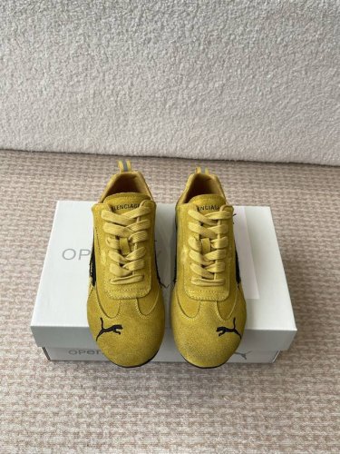 彪马 puma Ultrasoft Speedcats 情侣款运动鞋采用柔软且无固定结构的鞋面 该设计源自巴黎世家 Balenciaga 2025年春夏季系列