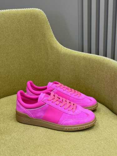 出厂 顶级版 valentin O Ss24 New Arrival v家 春夏德训鞋新品 情侣款 舒适好穿经典百搭不挑人 小牛皮材质 质感拉满 恰到好处的细节