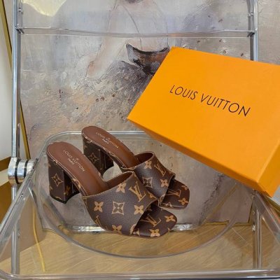 橙子出厂价p louis Vuitton 路易威登 春夏新款 Lv印花粗跟拖鞋 方头高跟拖 代购级别 高级感十足 国内外博主刷爆的一款 复古又时髦 上脚美炸了