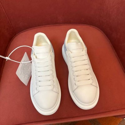 Alexander McQueen 极品代购级别，顶级版本！MQ麦昆运动鞋时尚休闲！麦昆小白鞋看遍了市场上所谓的最高版本，已经无力吐槽... 鞋面：原版定做蜡感