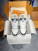 顶级代购版本 LV trainer 情侣限定系列休闲运动篮球鞋 颜值担当 上脚帅炸，每个颜色都是巨巨巨好看！潮人必备单品 原版订制压纹粒面小牛皮 非市面超纤皮