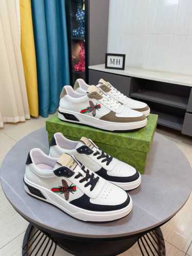 出厂价P Gucci 古奇 新款男鞋高端品牌，最新時尚休闲男鞋，潮流百搭之款，轻松运动风，鞋面意大利进口头层牛皮 真皮内里 加超精细做工。原版个性时尚橡胶耐磨大