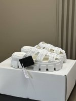 prada Ss25 New Arrival～ P家拉菲草厚底拖鞋 夏季跟拉菲草很搭啊，穿着舒适柔软透气，质感慵懒惬意，超Nice的 Size 35-41