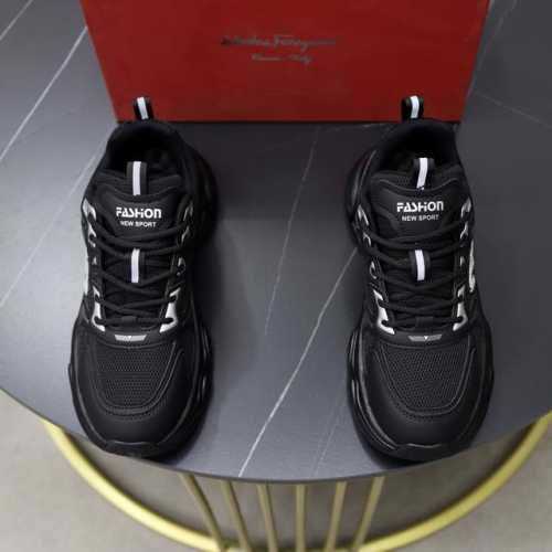 出厂价Pp： 品牌：菲拉格慕 标准码：38-44 45订做 等级：官网同款 材料：原版材料拼接 舒适透气内里 轻便耐磨运动大底 款式类别：男士时尚休闲鞋 跑步
