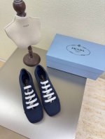 漏脚背 绑带单鞋 Prada 方圆跟 3.5 Cm 简约设计 搭配三角标 Logo 的设计和简约的线条 很有格调 简单纯粹得色调 原版开模 舒适炸街 原版 蓝色