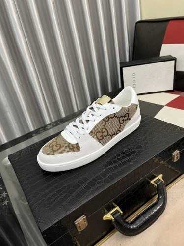 出厂价： Gucci 古奇 最 2024新款精心打造，引爆全场！不断创新的国际品牌 此款男士四季运动休闲鞋，原版版本，鞋面采用全皮面料 ，皮垫脚真爆超轻大底，透