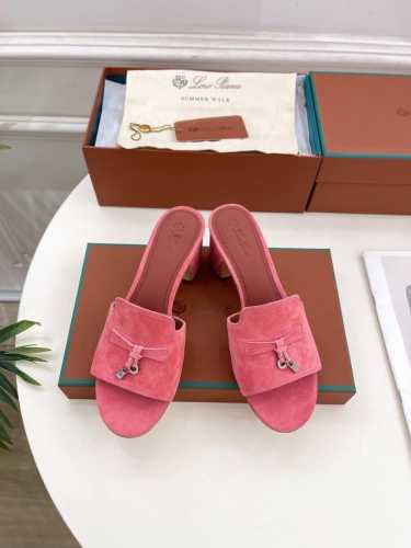 Loro Piana 乐悠翩雅 代购级别2025春夏新品 Summer Charms 经典金属吊坠羊猄面拖鞋 LP是意大利顶级奢侈品牌 低调奢华 设计都是一贯纯