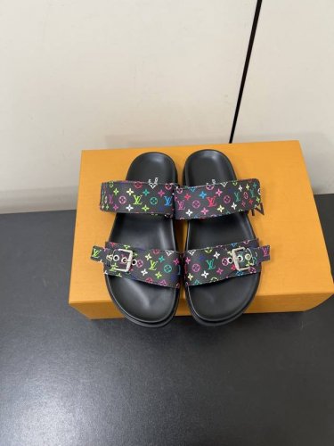 男款310Louis Vuitton 路易威登2025春夏最新爆款魔术贴系列 情侣款厚底拖鞋上新 鞋面：Lv进口5D打印花布，丝绸内里 大底：原版开模大底 鞋码