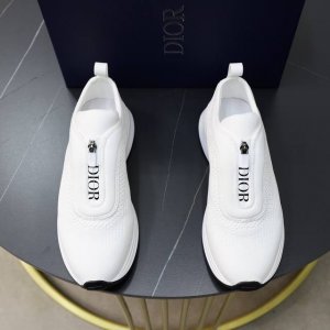 出厂价 情侣款 Dior 迪奥 -高端品质 原单 -鞋面：进口双层针织、鞋舌品牌塑胶logo -内里：垫脚；柔软 高韧性布匹 -大底：超轻tpu发泡 橡胶：双色