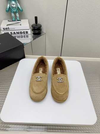 出厂 高版本 Chanel 24ss秋冬新款毛茸茸乐福鞋 泰迪毛毛鞋 很舒服诶 美拉德棕色还是很适合秋冬的～ 鞋面：进口麂皮 内里：欧洲皮毛一体 羊皮内里 鞋底 - 点击图像关闭