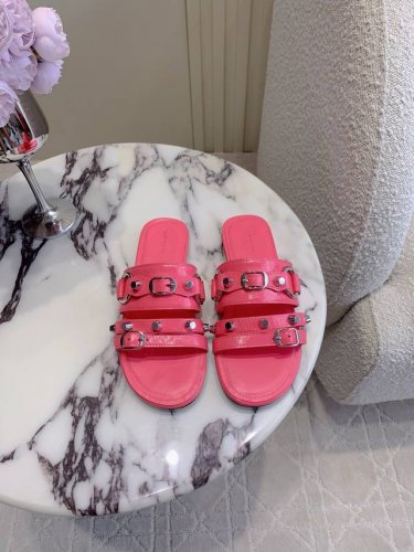 工厂p价 女装女鞋 运动原单 Balenciag*经典铆钉机车拖鞋 甜酷Girl的最爱 上脚真的太辣了 辣妹必备 鞋面牛皮 原版开模五金 内里垫脚羊皮 意大利真