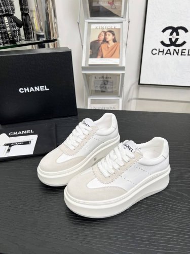 Chanl* 与马吉拉2025C网红明星联名款 专柜最新走秀主打系列上新款， 真的美爆了，实物相当赞 原版排列搭配。 内里垫脚：进口羊皮里 大底：私模稀模超轻T