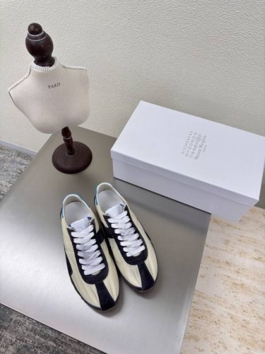 男女款 复古做旧 新德讯 Mm6 Maison Margiela 男10 高丝光牛反绒皮原版布料水染牛皮 大热时尚风格 米白旧 Mm6 Maison Margi