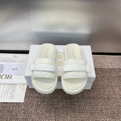 dior 迪奥 走秀新款 Iviera Evolution魔术贴织带厚底休闲拖鞋 cd立体刺绣字母Logo藤格纹露趾凉拖鞋 明星同款拼色平底圆头沙滩鞋 顶级代购