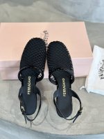 工厂P价 Ferraga*O 菲拉*慕春夏新款渔网粗跟凉鞋！ 菲拉家隐形渔网设计女鞋圆润的粗跟搭配隐形渔网透气、凉快、轻巧、舒适，透视感还带来若隐若现的朦胧美给
