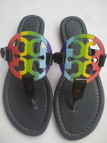 工厂P直销，长期供货。 Tory Burch 托里伯奇 漆皮系列典时尚平底夹趾凉鞋.此款深受各类人士的喜爱,是绝对的必备的一个夏天必秀款 鞋面全由漆牛皮制作，