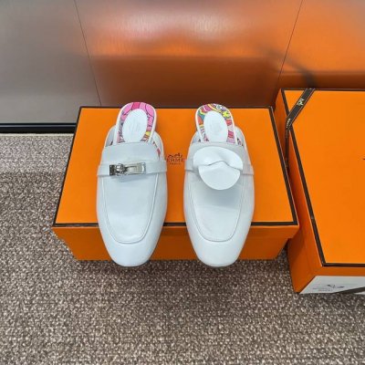 工厂价 爱马仕 Hermes 春夏经典款 Kelly扣 Oz拼色低跟女鞋 H家平底圆头穆勒凉拖鞋 材质：进口小牛皮+水染羊皮水里+意大利真皮大底 跟高：1.5C