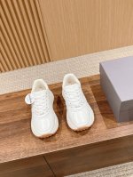 顶级版本 男+10 #豪格家族超轻鞋款，跟高6公分 配裙子和裤子都非常好看，可盐可甜，太百搭了而且外表绝对看不出你 隐形增高无难度 鞋子配有记忆泡沫鞋底，脚感非