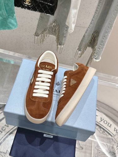 女款 男款 顶级品质 新品首發｜薄底复古情侣球鞋，原版楦头鞋型超正，细节完美超级跑量。 这款系带休闲运动鞋妥妥的美式复古风格～ 上脚超级好看舒适经典百搭的绝绝子