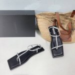 高品质出厂 ！顶级品质！小众潮牌 Jilsander 吉尔桑达2025春夏新款简易带子平底方头凉鞋 这款凉鞋真的太性感漂亮了，简单又不失时髦的设计平底上脚舒适不