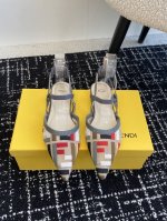 代购级 Fendi 24ss 芬迪系列 双FF 尖头 高跟 凉鞋 每年必备FF拖今年还加了新的系列，美到无法言喻 绝好的穿着舒适感可是经典必备，各种风格搭配都H