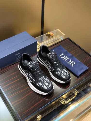 商品名称：Dior 迪奥 正规码数: 38-44 休闲鞋 商品材料：精选 牛皮鞋面，柔软羊皮内里；原厂大底。