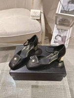 出厂 * 埃及系列优雅穆勒春鞋 鞋面 原版进口混种皮+精致珍珠点缀+ 内里 垫脚特定水染丝愁混种小羊皮 大底 意大利本色真皮大底 跟高5.5Cm 鞋码: 35-