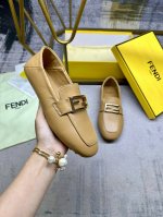 最新FENDI 乐福鞋，软羊皮面料，金色扣件，羊皮内里垫脚，35-42码，跑量价