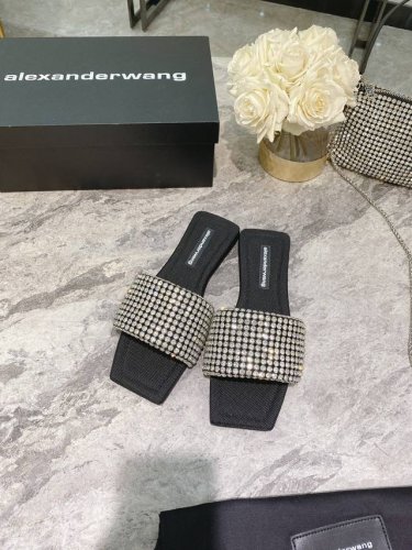 高版本 Lexander Wang 大王新款方头水钻拖鞋 最流行的元素搭配最潮平底拖 进口水钻女王的绝佳搭配 大方头的设计 时尚又俏皮懒人休闲拖鞋，穿出不一样的