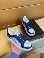 原单品质独家首发 路易威登 独特现代风运动鞋。休闲乐福原版皮 羊里 拒绝脱色磨脚 鞋底：原厂特供原版底，超酷 系带走路都带风风格设计 超舒服耐磨防滑原版底 。就