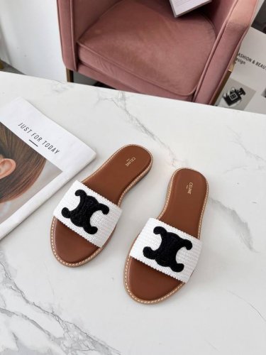 CELINE 赛琳 2024春夏新品半拖鞋鞋面采用原版定制PP草编织，大底真皮沿条组合，质感非凡上脚超级好看码数35-41 41定做不退换