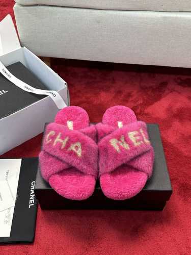厂价 CHANE*｜小香24K早秋新品字母交叉毛拖 小香的鞋子从来不叫人失望，最懂女人心，这双毛毛拖着实有点惊艳，好看的时髦，脚感柔软舒适，满满的少女心，必入款
