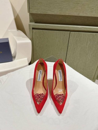 Aquazzur* 菠萝早春专柜新品仙女时装鞋系列，大量上新同步官网全系列均可定制龙年主打一个火爆，全网各大网红纷纷开秀，绝美的穿搭系列！ ★★★★★ 鞋面 羊