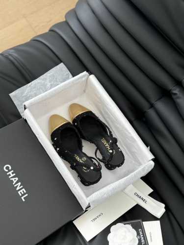 Chanel 经典Slingback后空凉鞋 前几年一直在做这个款 今年我们还是重新购版，再次精细Copy。 发现新版面的鞋面线条和形体舒适度都做了微调！ 这个