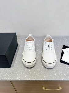 chanel 小香 25Ss春夏新款 厚底 休闲鞋 饼干鞋 网红明星小红书狂追热推 发售蠢萌可爱的造型带了点复古味！ 造型特殊，很有辨识度， 显瘦显腿长，绝对实