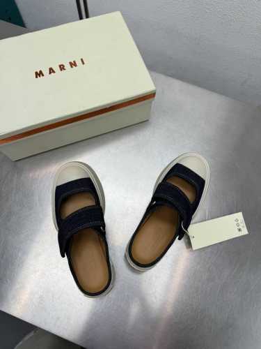 拖鞋 玛丽珍 厚底舒适 玛尼 Marni 玛丽珍拖鞋 系列厚底 玛尼 家族元素设计 烫印 Logo凉鞋 蓝色洗水牛仔 烫金 工艺 钢印压模而成立体感十足 对标对