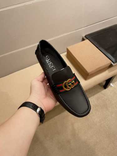 实价 ，品牌GUCCI，古奇官方旗舰店套脚鞋～四季潮鞋 专柜品质，古奇1:1优质做工，鞋面:进口荔枝纹牛皮、全真透气羊里 拒绝掉色 时尚懒人商务风设计，休闲乐福