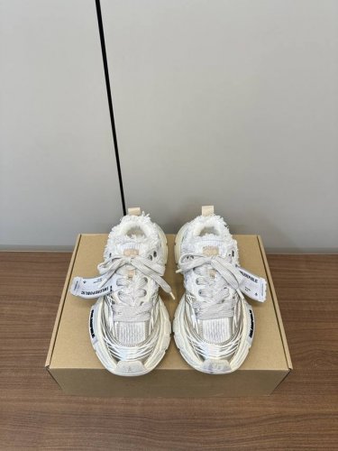 smilerepublic｜小众品牌网红款老爹鞋，复古乞丐鞋 男码+10 Smlierepublic来源于美国品牌，今天流行元素，絮絮花边工艺，大宽鞋带蝴蝶结纹