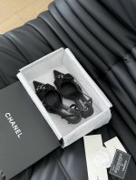 Chanel 24新款钻扣尖头单鞋精致的水钻扣 上脚腿长拉满跟高6.5cm 鞋面牛皮 真丝内里羊皮 原版扣 真皮大底！Size:35-39 其他码数定做